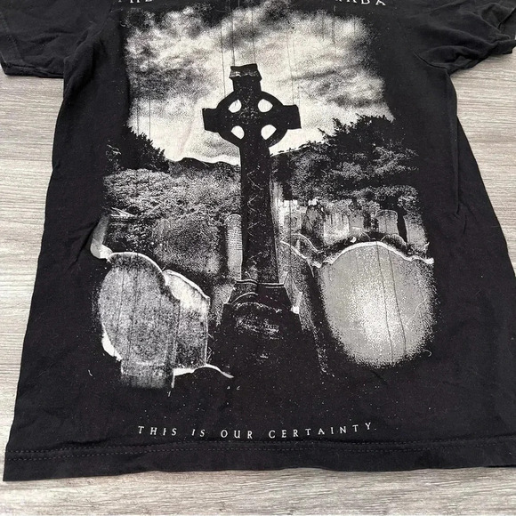 The Devil Wears Prada Men’s‎ T Shirt Size XS Short Sleeve Graphic Cemetery Cross - Picture 2 of 7